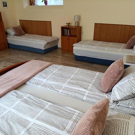 Cehmesterek Apartman Эгер Экстерьер фото